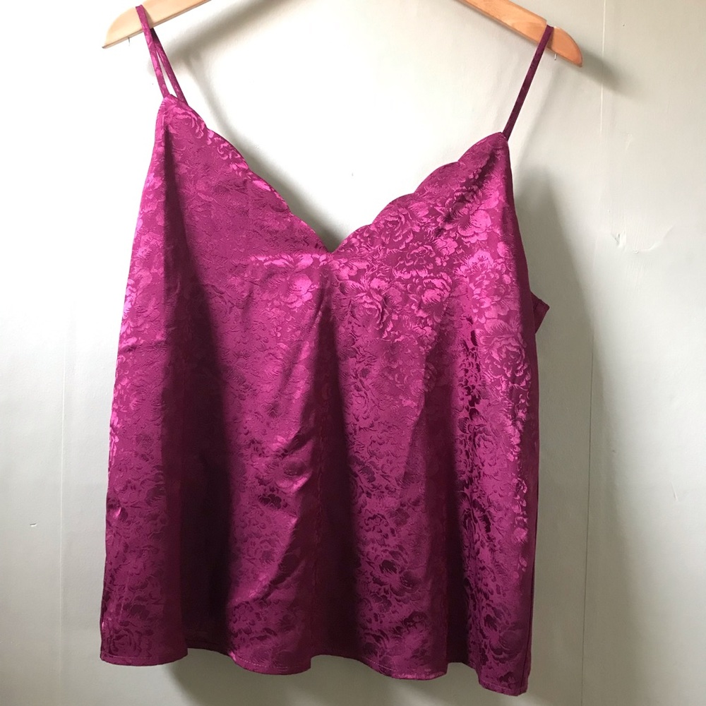 Scalloped V-Neck Camisole - Picture 1 of 5